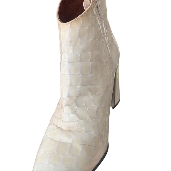 Hispanitas Cream Croc-Embossed Leather Ankle Boots. EU 37 (US 6.5) - Picture 5 of 9